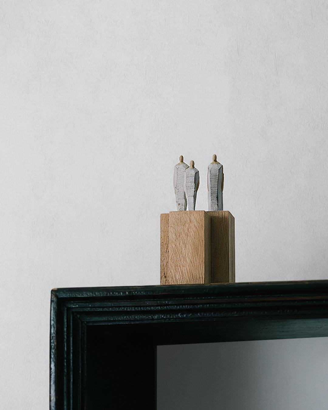 존재의 첫 언어, 가족
⠀
우리의 시작은 모두 ‘가족’이라는 관계로부터 시작됩니다.
가족은 사랑을 배우고 연습하는, 인생의 첫 연결고리입니다.
⠀
받는 법보다 주는 법을 배우고,
실수 속에서도 용서가 자라나는 곳.
말하지 않아도 알고, 묻지 않아도 믿을 수 있는 관계.
⠀
“가족은 상처를 치유하는 가장 오래된 약이다.”
빅터 프랭클의 말처럼, 누구도 완전하지 않기에
우리는 서로에게 거울이 되어줍니다.
⠀
@lesitepigeon
⠀
DELIVERER FOR PLEASANT LIFE
LE SITE PIGEON
⠀
⠀
⠀
#르시뜨피존 #LESITEPIGEON
#OLECTRONICA