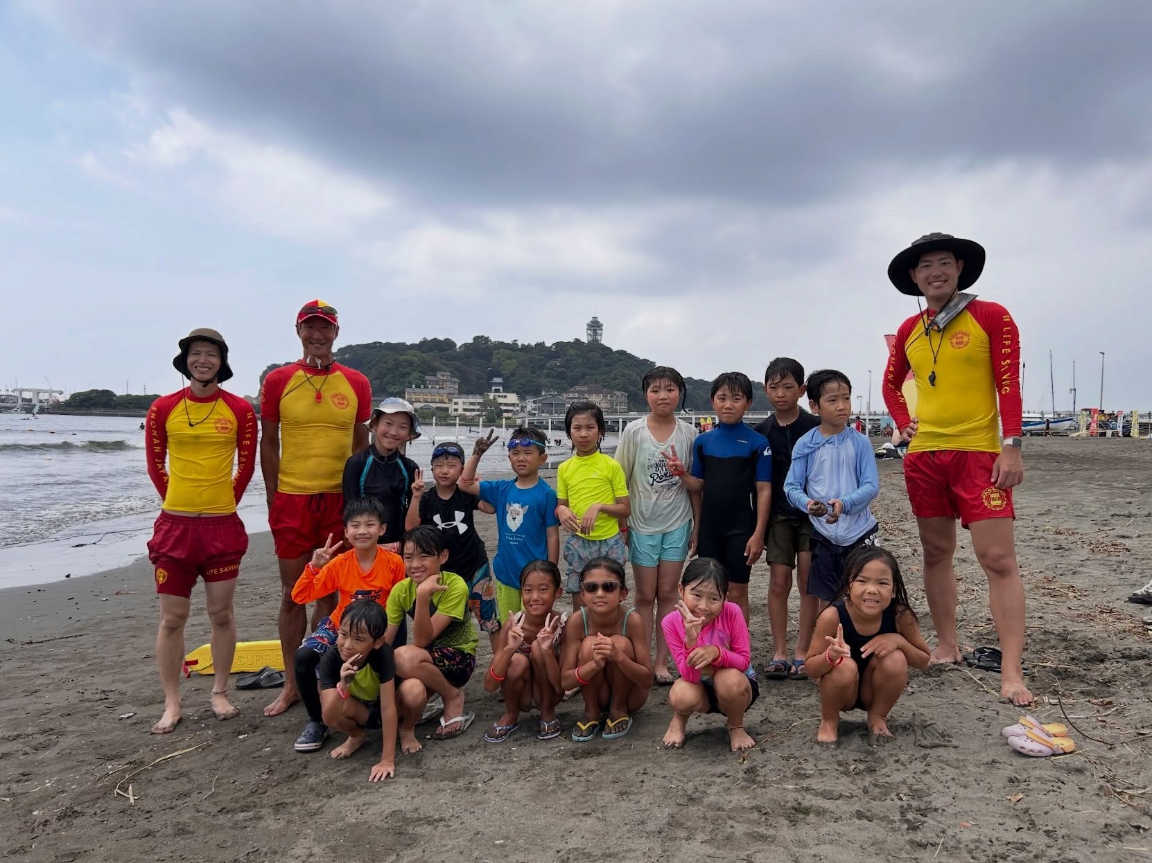 【ライフセーバーと海で遊ぼう!③】
開催日 : 2026年8月23日
今シーズン3度目、暑すぎず気持ち良い水温での開催。
ビート板を使って、プカプカ浮いたり、波に乗ったりして海を楽しみました!🌊🏊
#片瀬東浜海水浴場